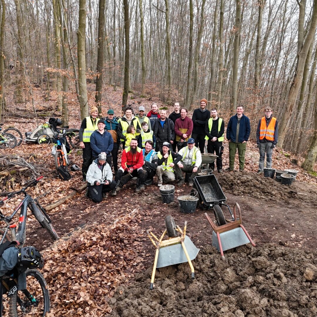 Gruppenfoto der ehrenamtlichen Helfer der IG Erft beim Streckenbautag am 9. Februar 2025